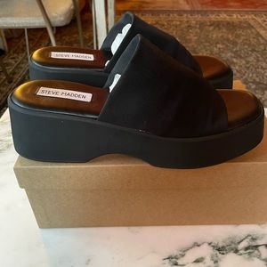 Steve Madden Slinky Slinky30 Sandals w/ Box